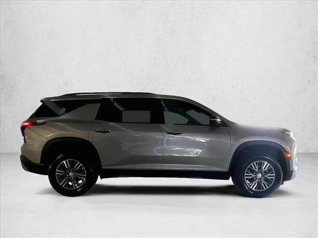 Used 2025 Chevrolet Traverse LT FWD image 5