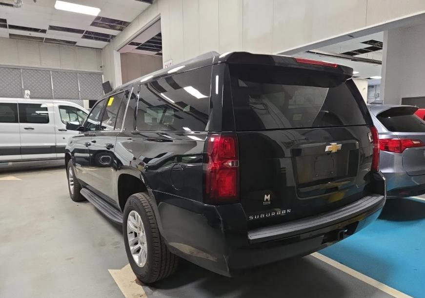 Used 2019 Chevrolet Suburban LT image 3