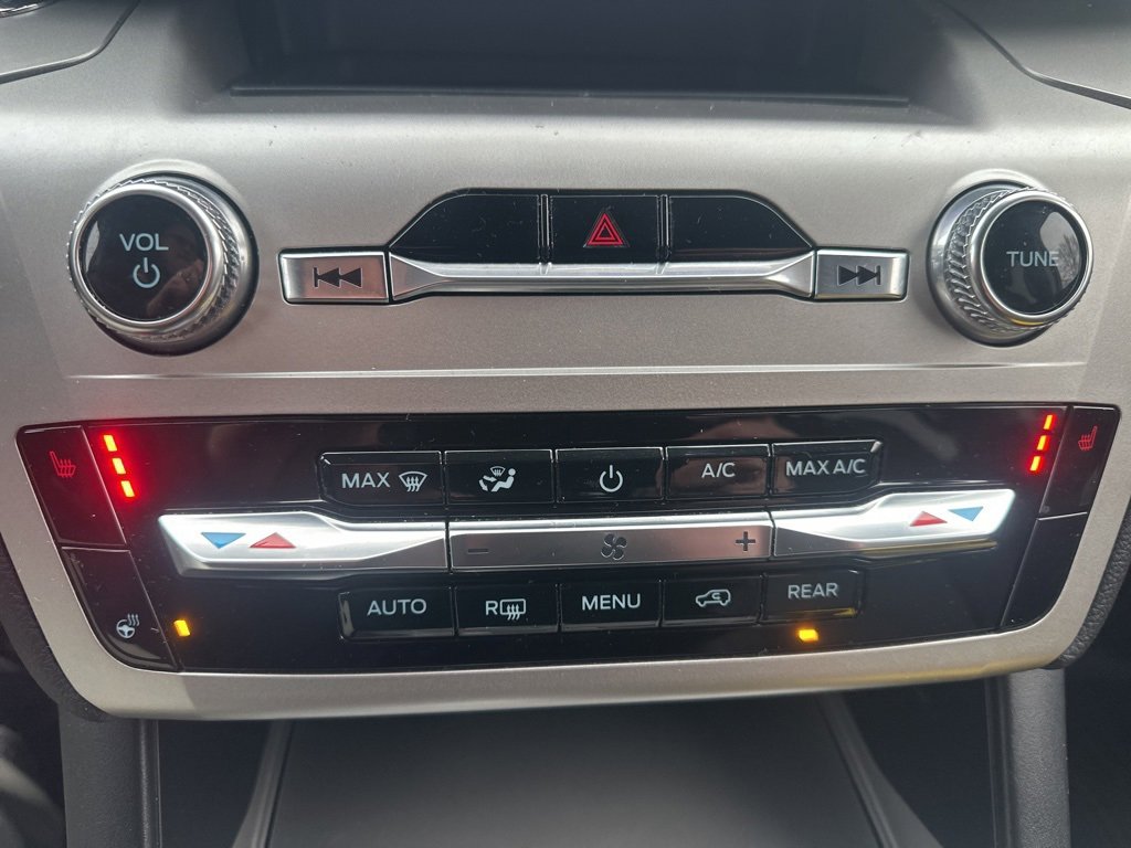 Used 2022 Ford Explorer XLT w/ Equipment Group 202A image 22