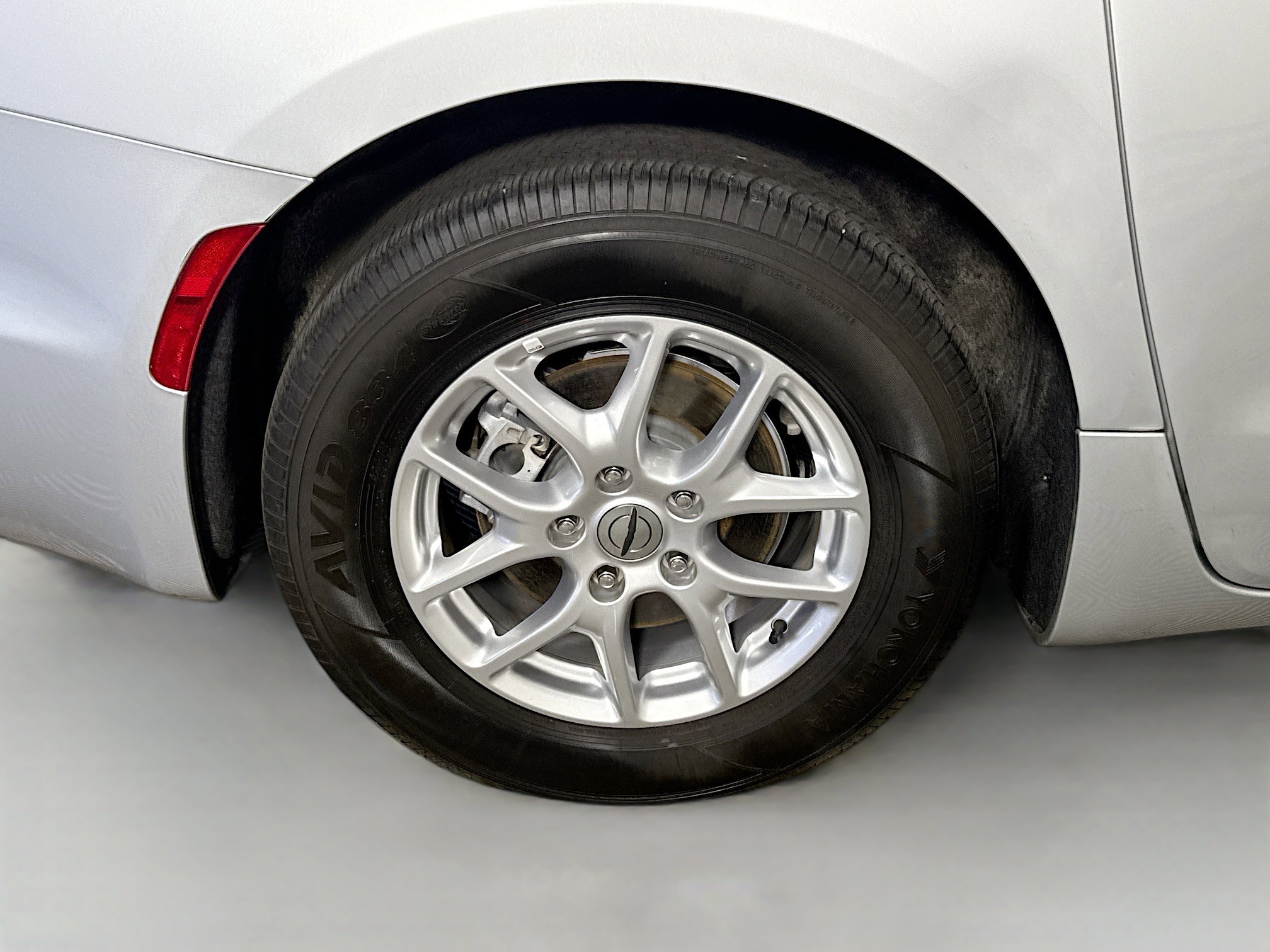 Used 2024 Chrysler Pacifica Touring-L image 31