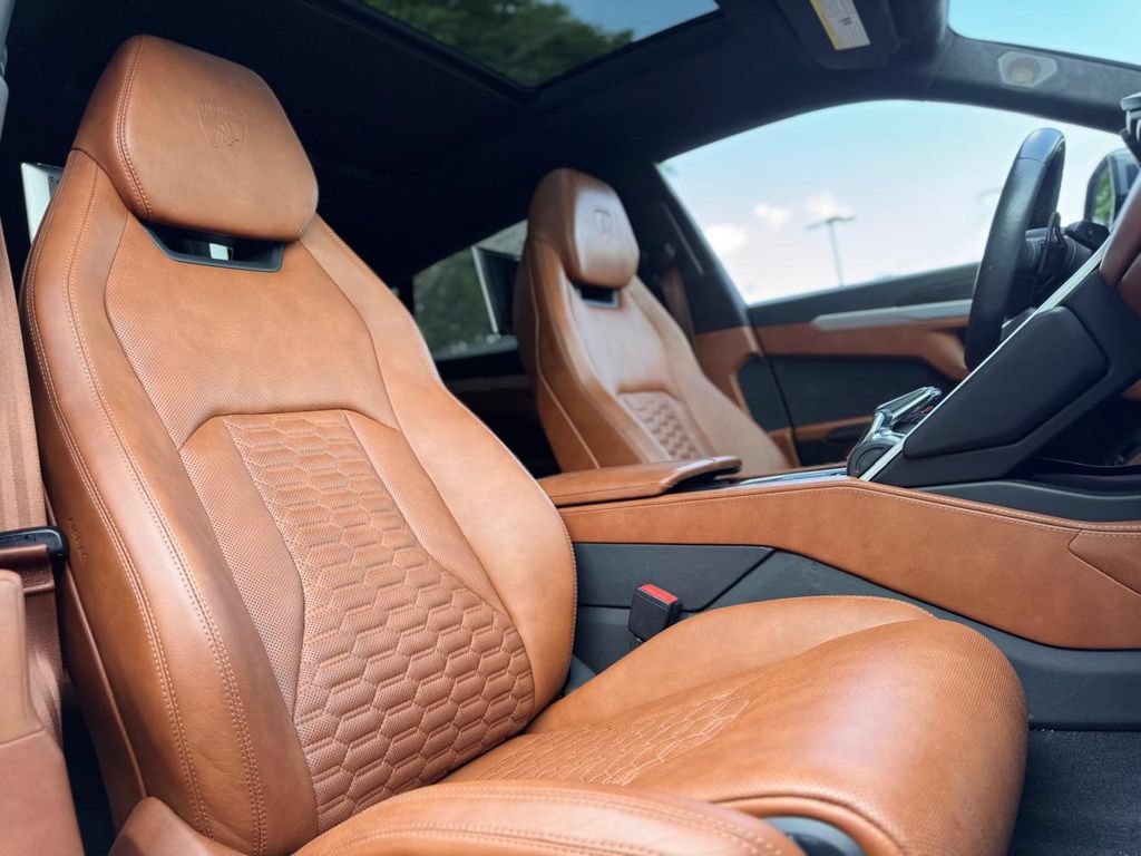 Used 2019 Lamborghini Urus AWD/4WD image 35