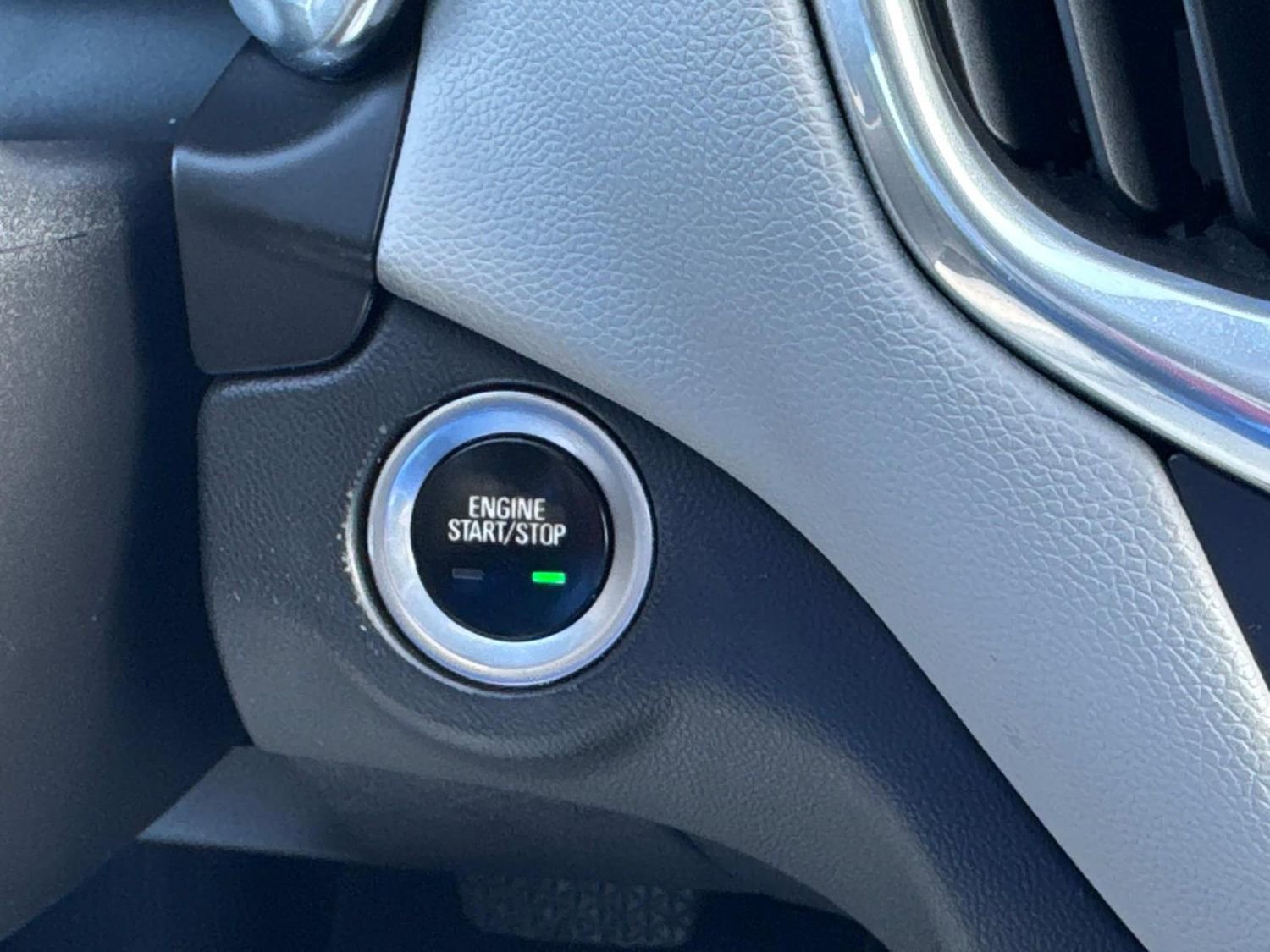 Used 2018 Chevrolet Equinox LS image 31