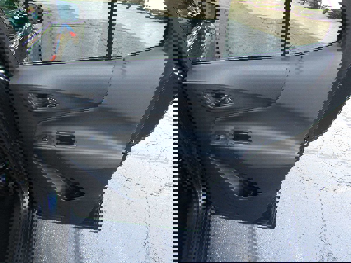 Used 2023 Chevrolet Equinox LT image 30