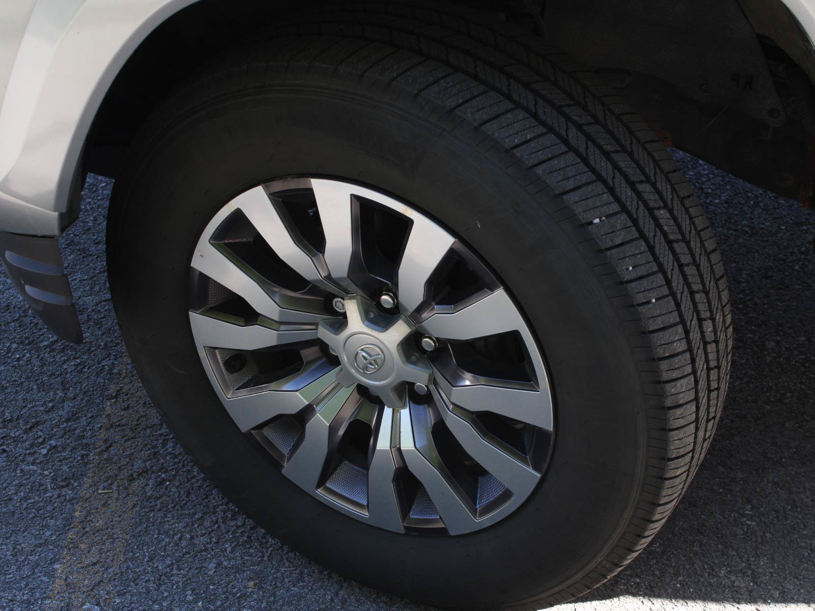 Used 2023 Toyota Tacoma Limited AWD/4WD image 17