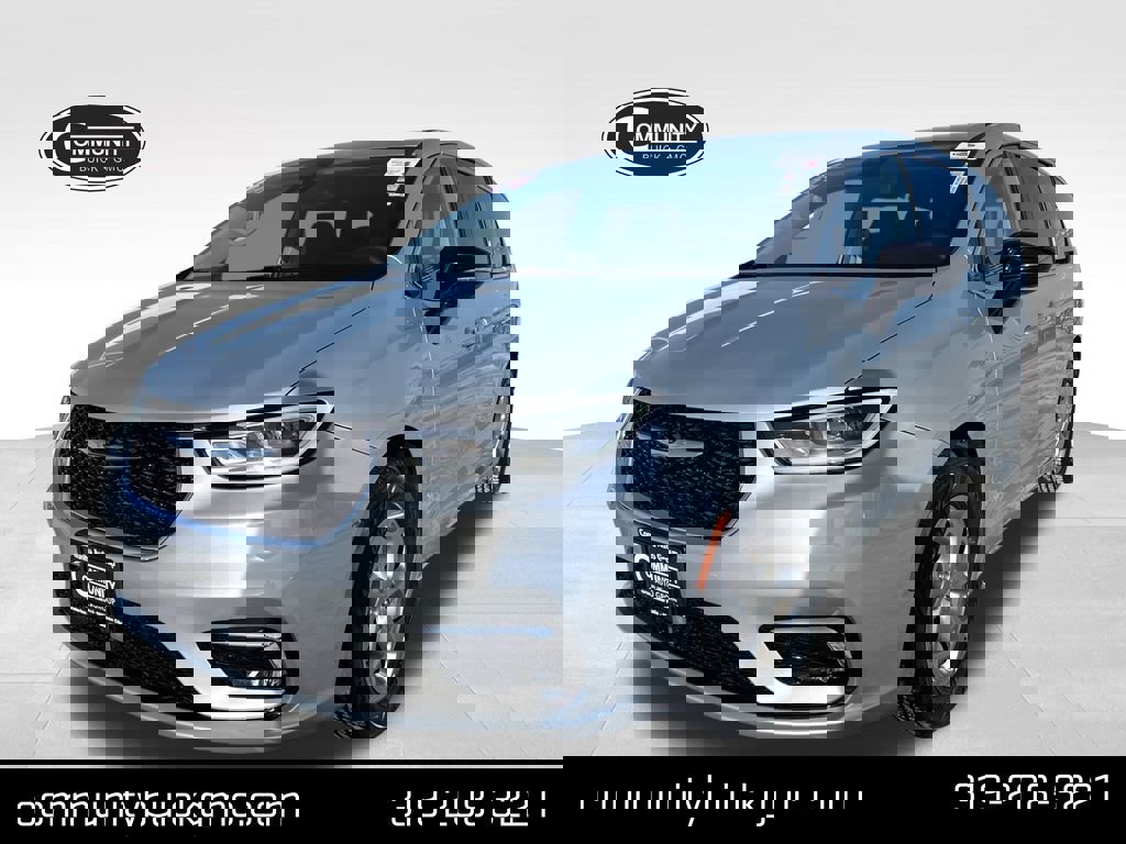 Used 2024 Chrysler Pacifica Limited image 1