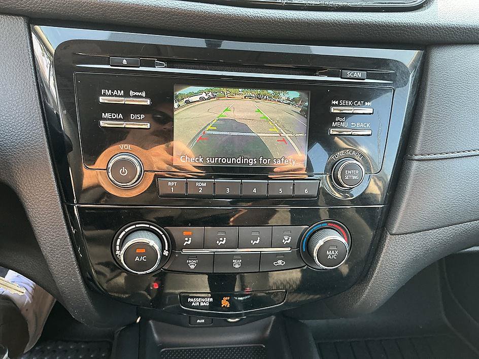 Used 2017 Nissan Rogue S AWD/4WD image 19