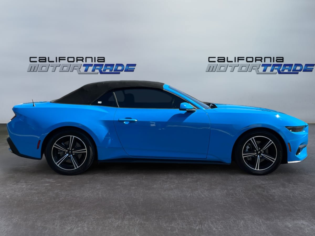 Used 2025 Ford Mustang Convertible RWD image 4