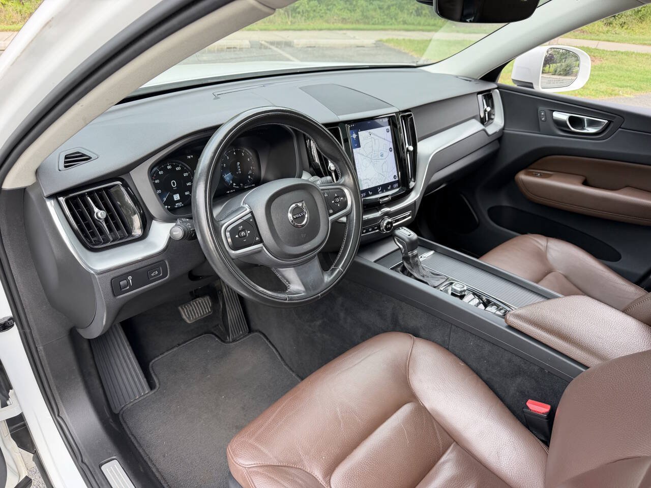 Used 2018 Volvo XC60 T5 Momentum w/ Convenience Package AWD/4WD image 14