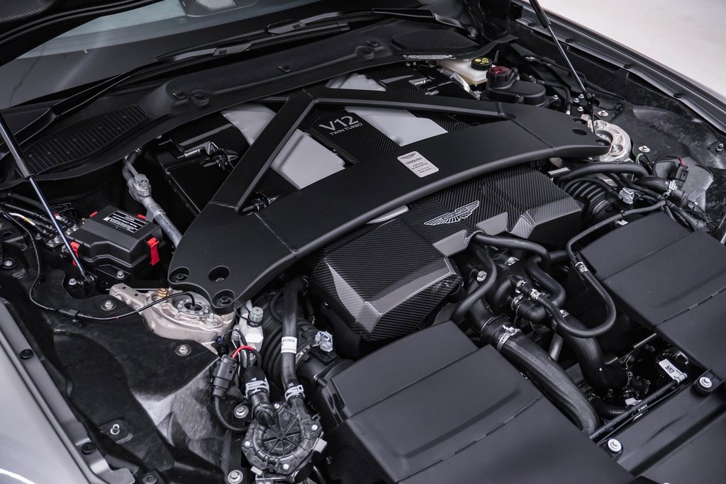 New 2025 Aston Martin Vanquish image 38