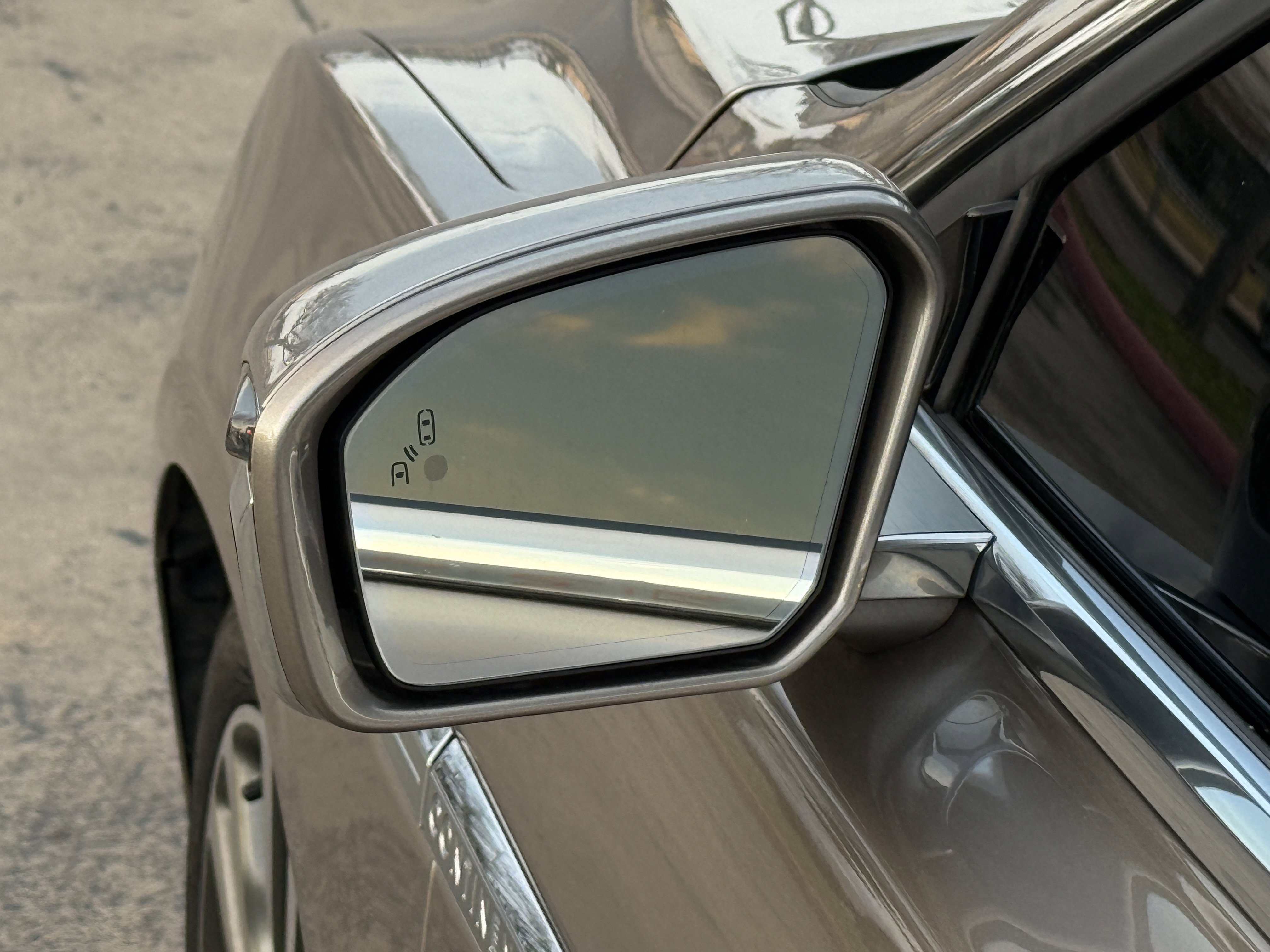 Used 2019 Lincoln Continental Select w/ Continental Climate Package image 14