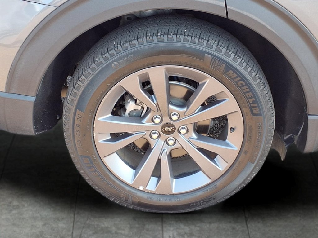 Used 2023 Ford Explorer XLT w/ Equipment Group 202A RWD image 9