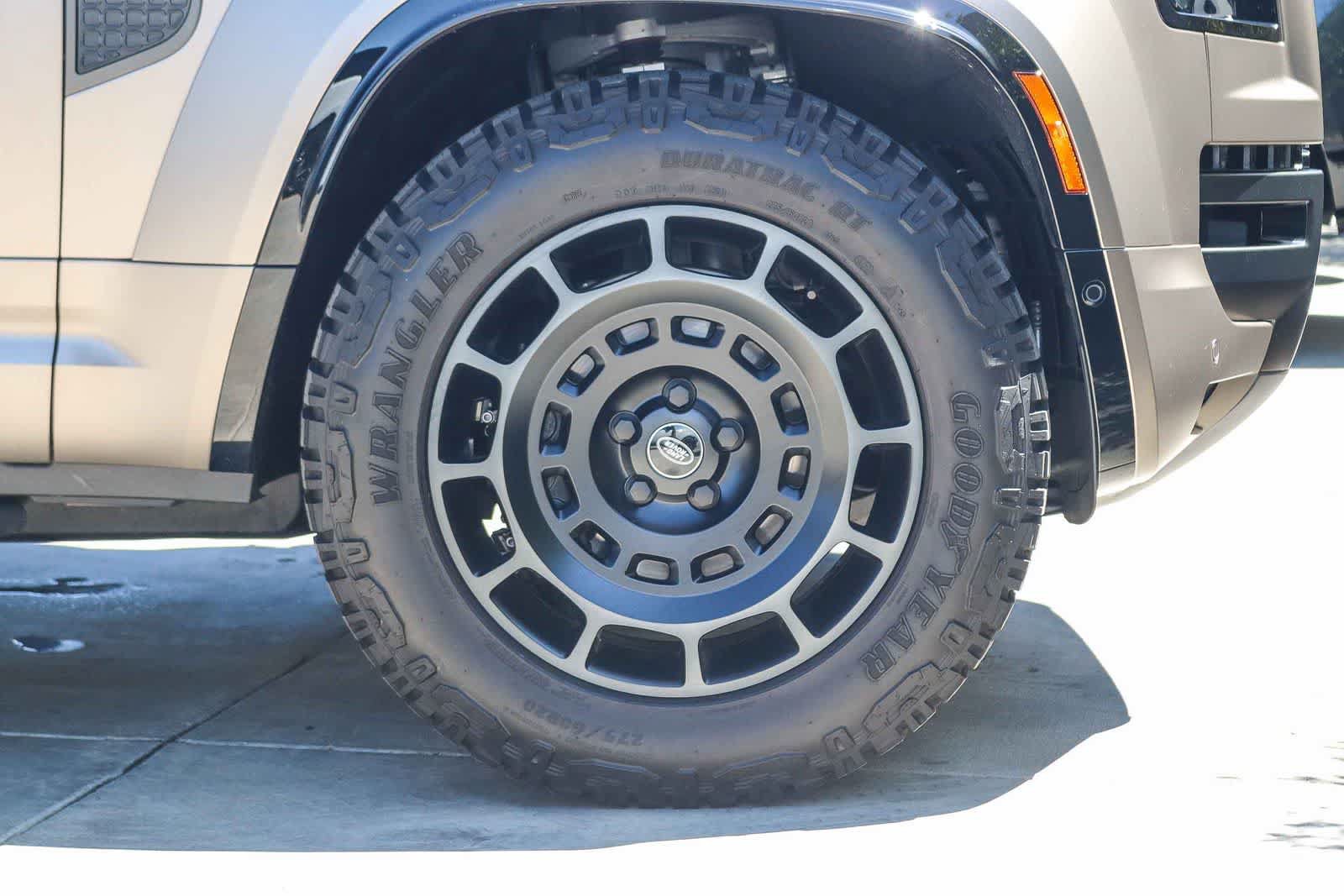 Certified 2025 Land Rover Defender 110 AWD/4WD image 9