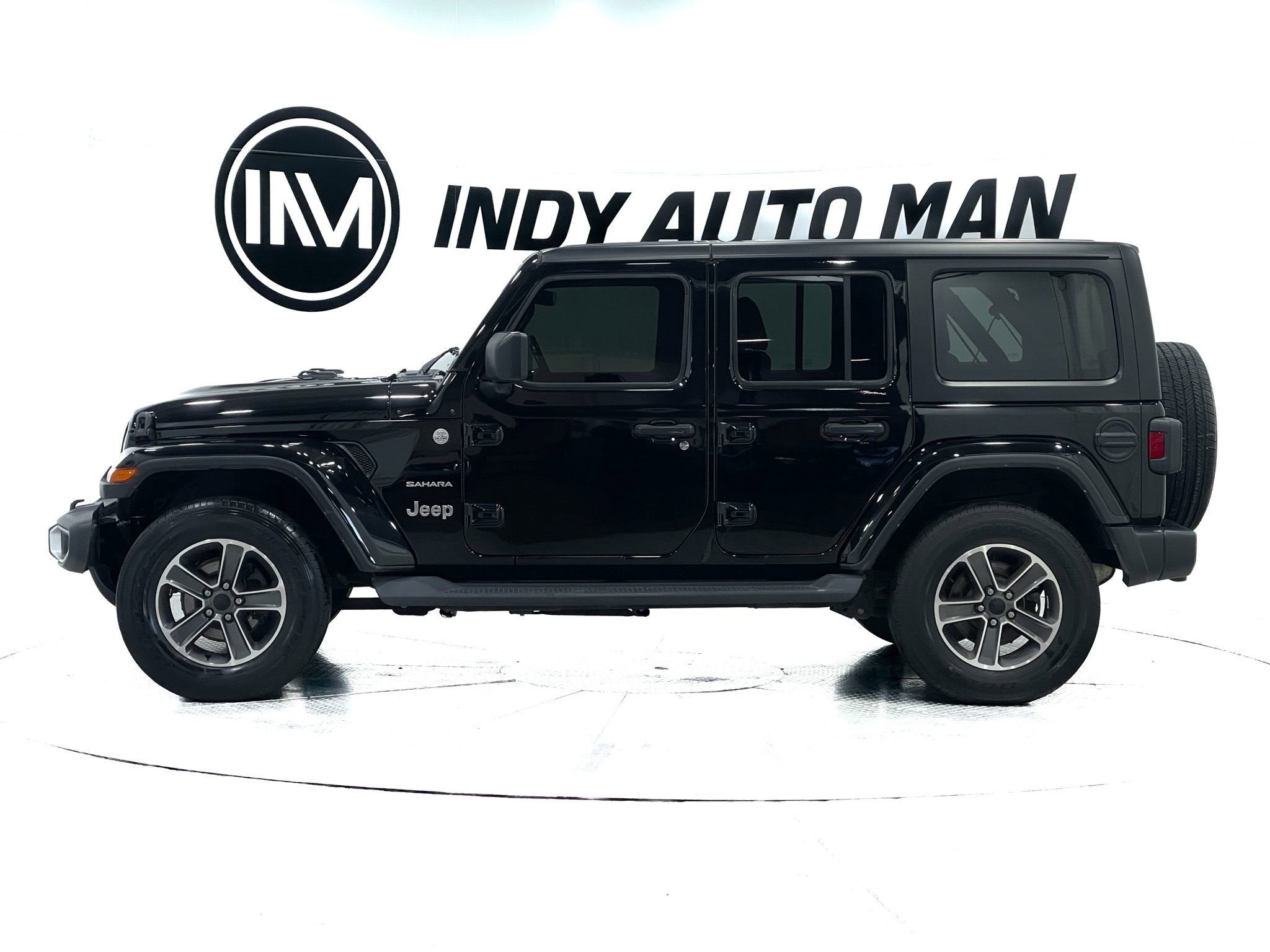 Used 2023 Jeep Wrangler Sahara w/ Cold Weather Group image 7