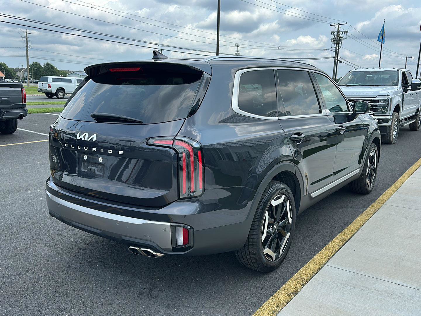 Used 2025 Kia Telluride EX FWD image 5