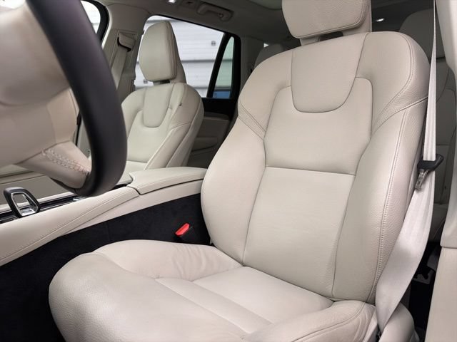 Used 2025 Volvo XC90 B6 Plus w/ Protection Package Premier AWD/4WD image 14