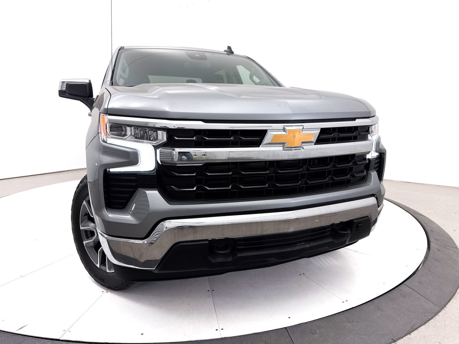 Used 2024 Chevrolet Silverado 1500 LT w/ Z71 Off-Road Package AWD/4WD image 5