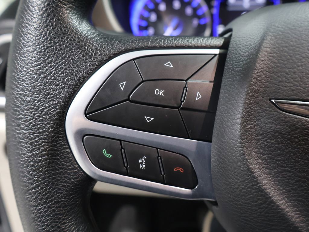 Used 2021 Chrysler Voyager LX image 33