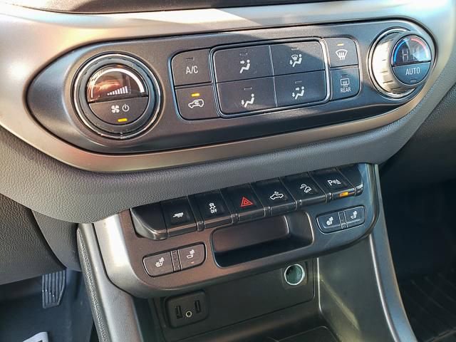 Used 2022 Chevrolet Colorado Z71 AWD/4WD image 17