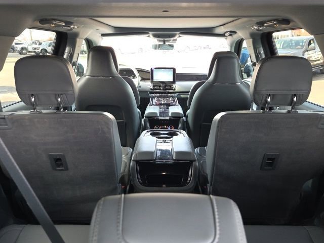 Used 2020 Lincoln Navigator Reserve w/ Luxury Package image 11