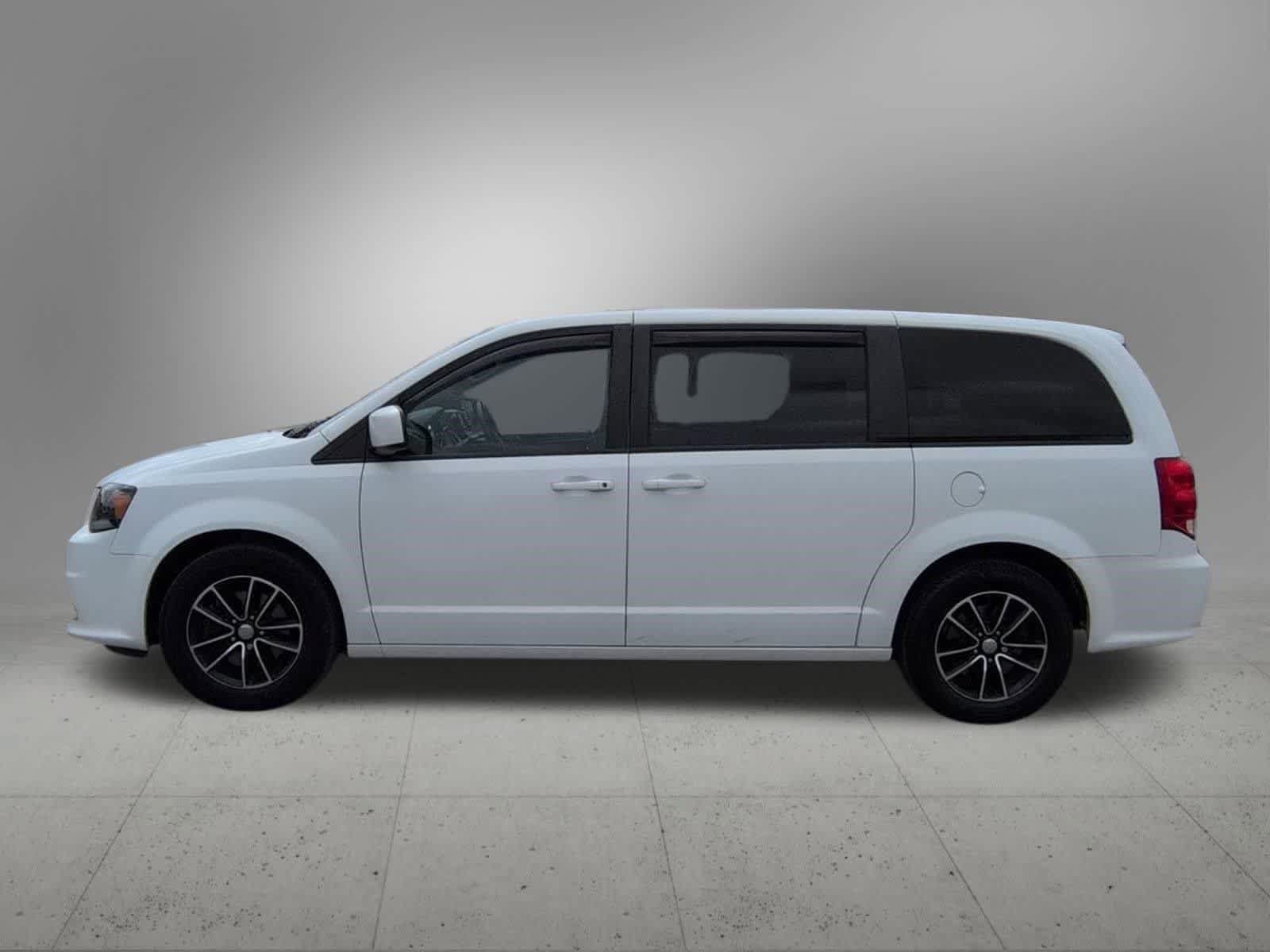 Used 2019 Dodge Grand Caravan SE FWD image 3