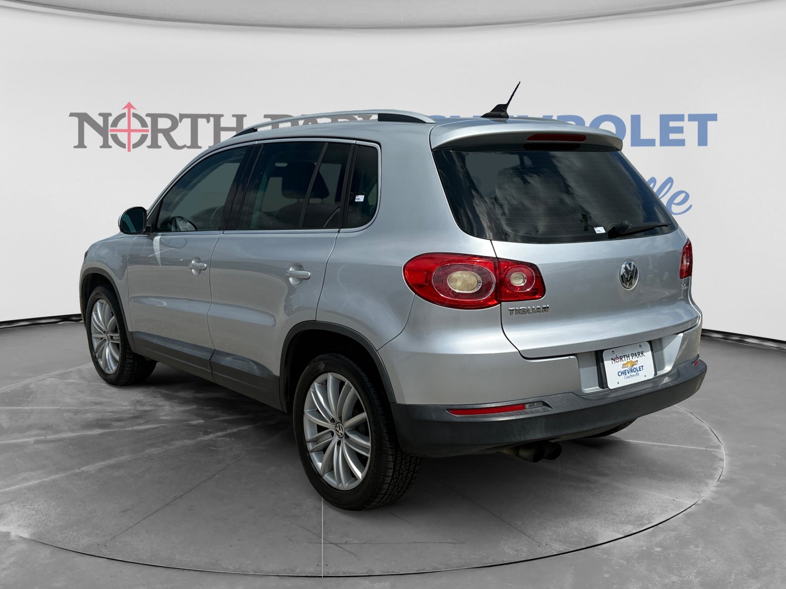 Used 2011 Volkswagen Tiguan 2WD image 7