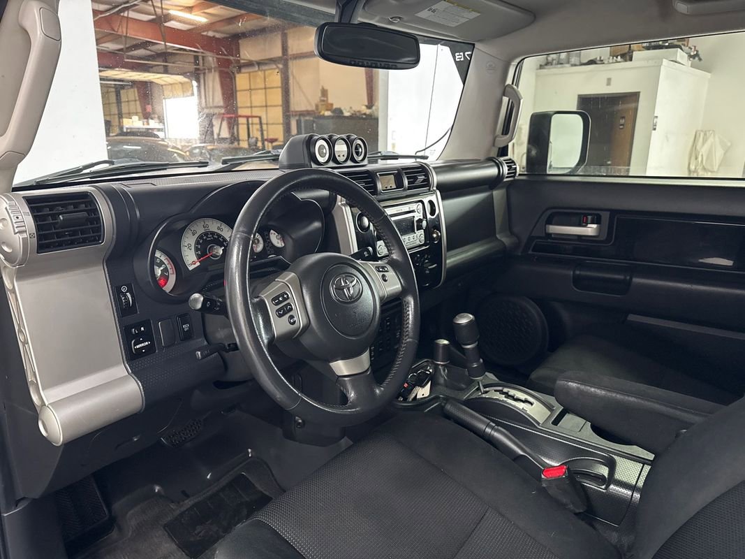 Used 2014 Toyota FJ Cruiser 4WD w/ Upgrade Package image 11
