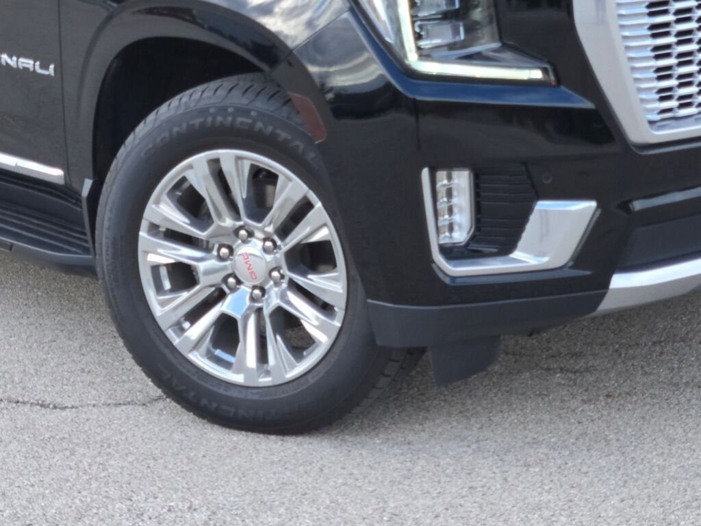 Used 2023 GMC Yukon XL Denali AWD/4WD image 3