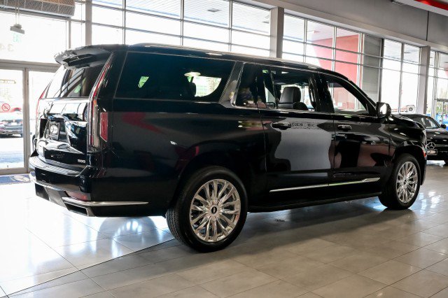 Used 2023 Cadillac Escalade ESV Premium Luxury image 5