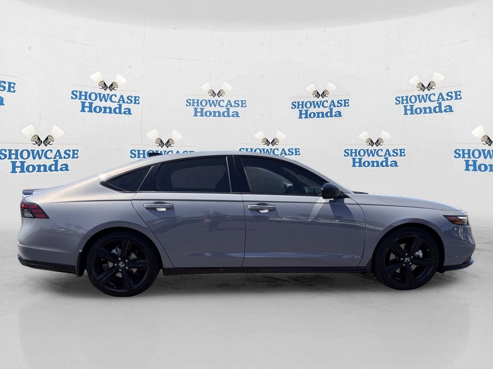 Used 2023 Honda Accord Sport image 9