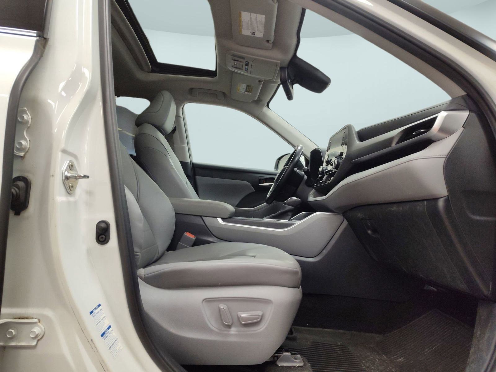 Used 2020 Toyota Highlander XLE image 20