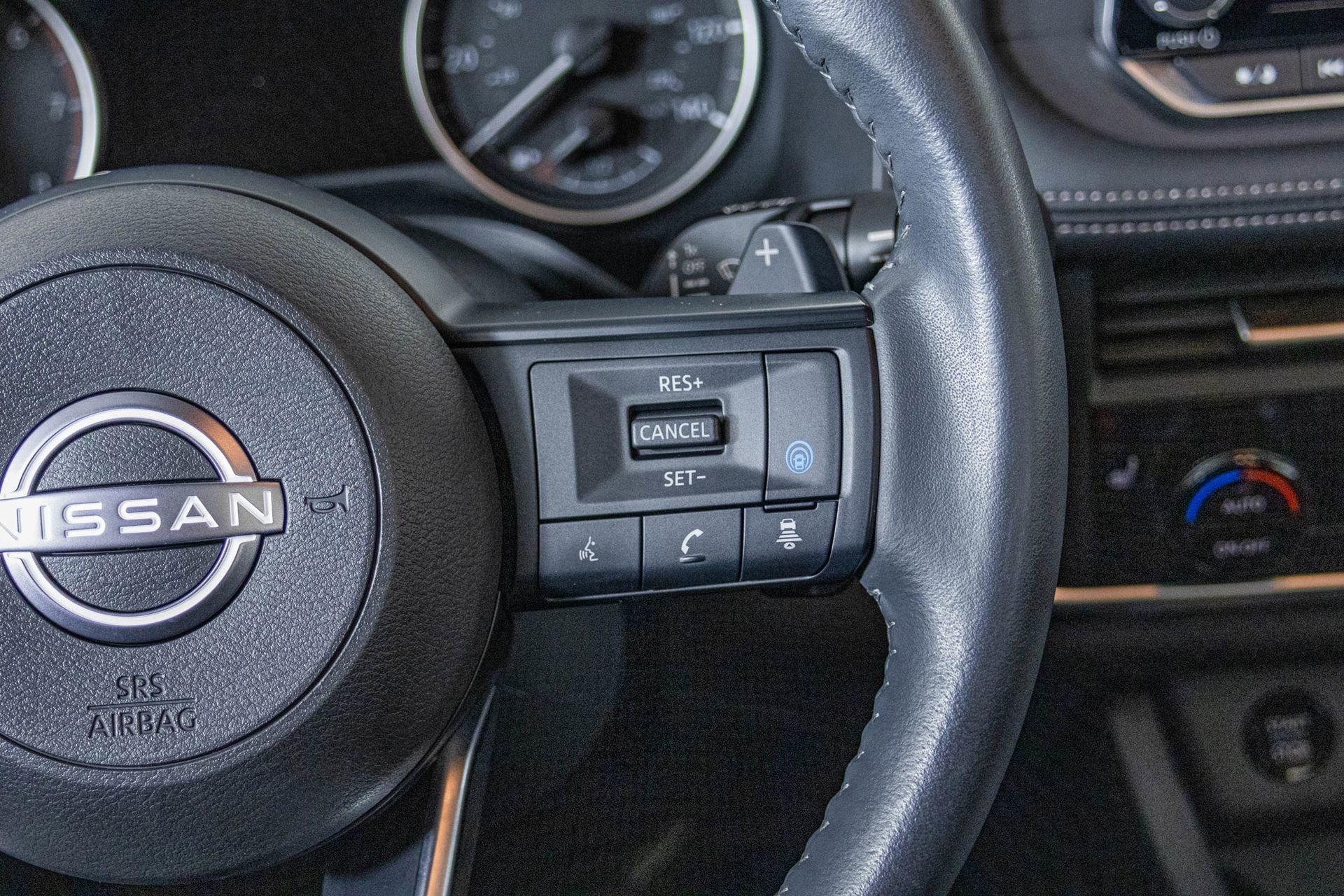 Used 2024 Nissan Rogue SV w/ SV Premium Package image 33