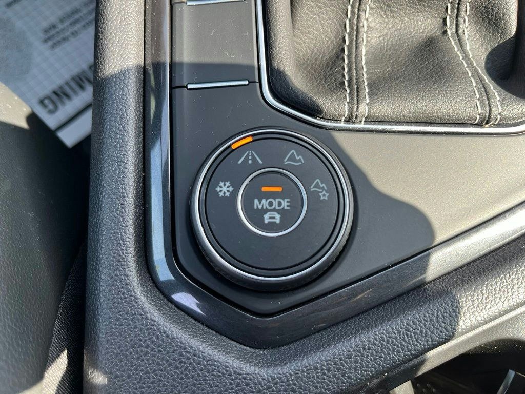 Certified 2024 Volkswagen Tiguan SE R-Line AWD/4WD image 17