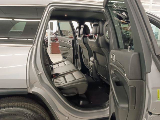Used 2019 Jeep Grand Cherokee Limited AWD/4WD image 15