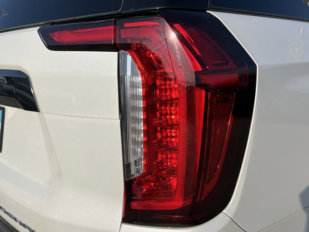 Used 2024 GMC Yukon XL Denali Ultimate image 9