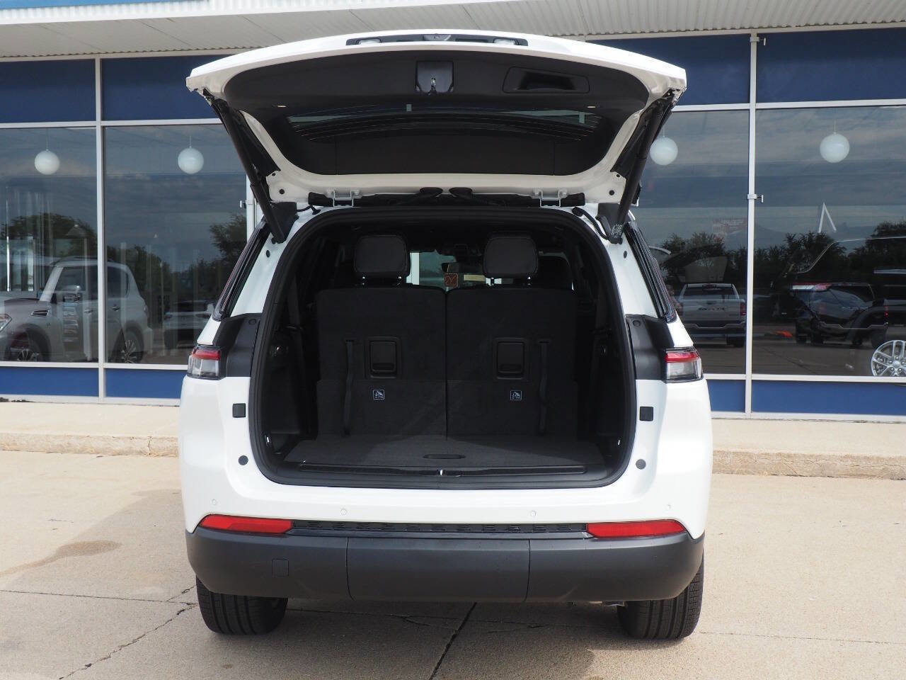 New 2025 Jeep Grand Cherokee L Limited image 6