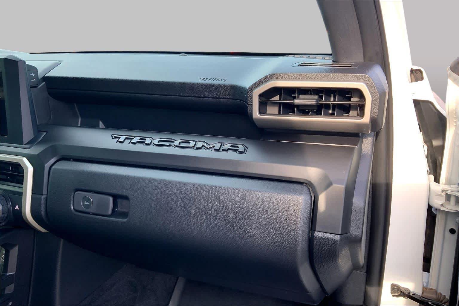 Used 2025 Toyota Tacoma SR AWD/4WD image 19