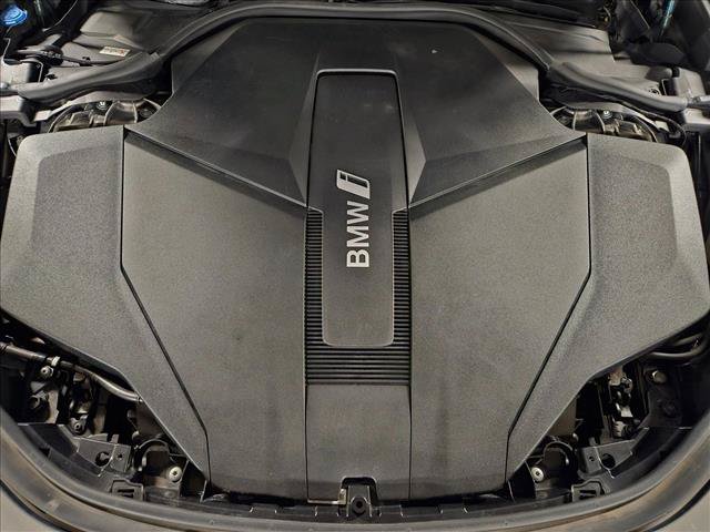 Certified 2024 BMW i7 eDrive50 w/ M Sport Package RWD image 23