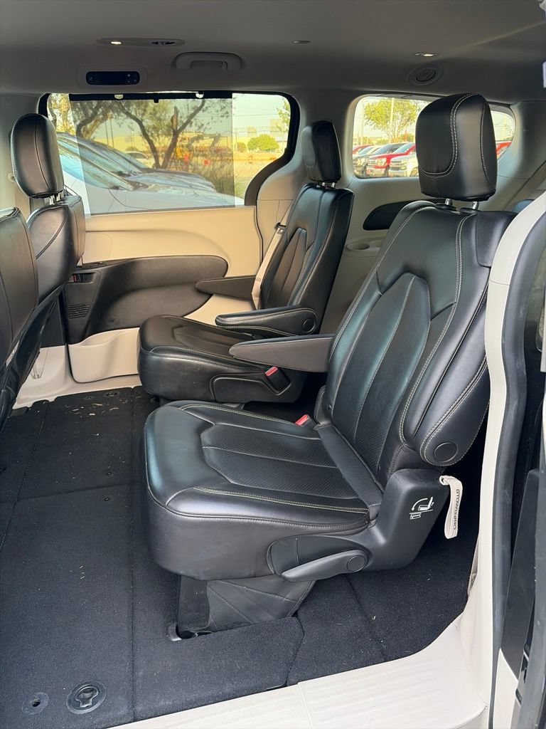 Used 2023 Chrysler Pacifica Touring-L FWD image 9