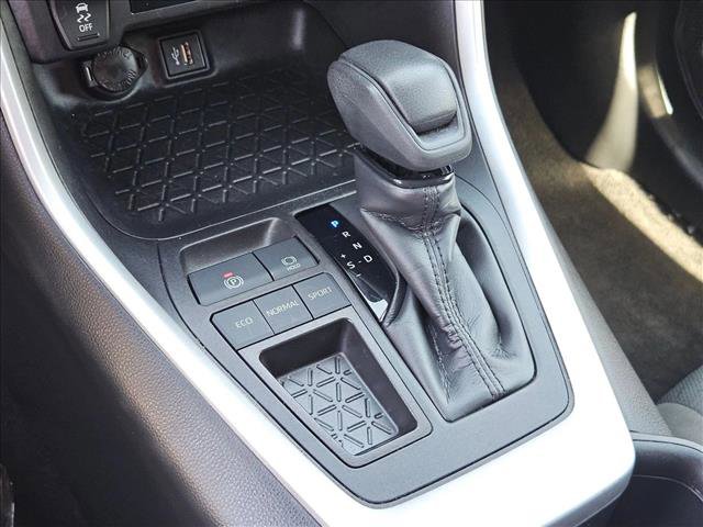 Used 2024 Toyota RAV4 XLE FWD image 17