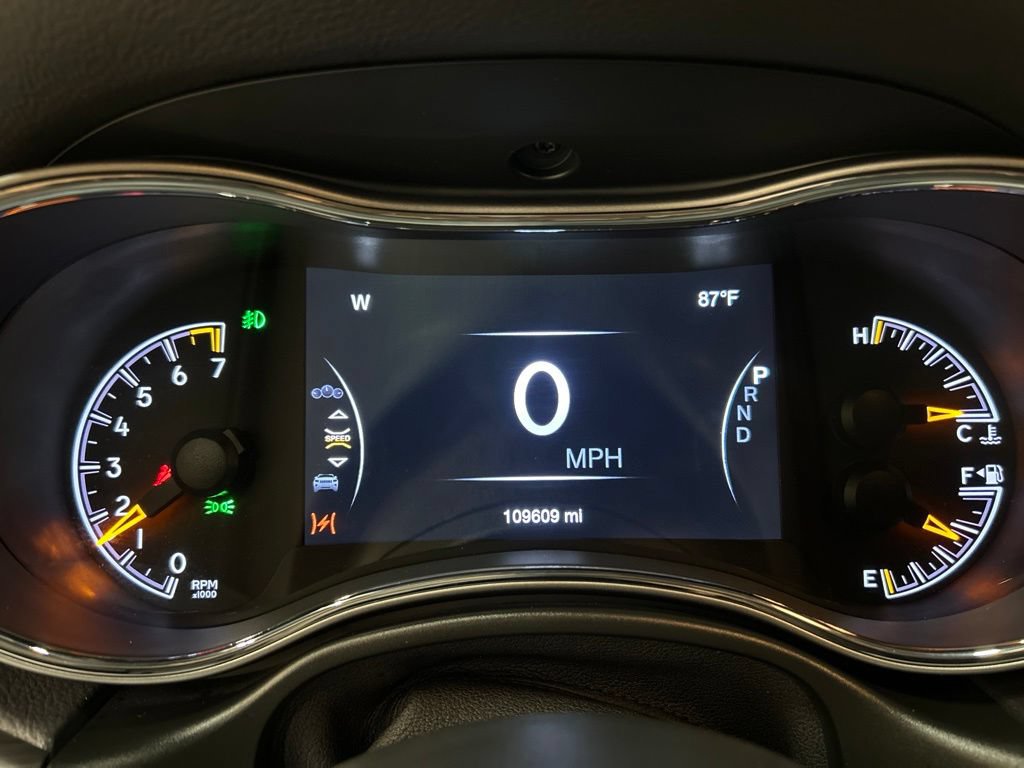 Used 2020 Jeep Grand Cherokee Altitude AWD/4WD image 19