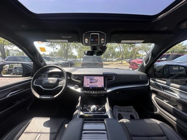 Used 2025 Jeep Wagoneer Series III w/ Premium Group I AWD/4WD image 2