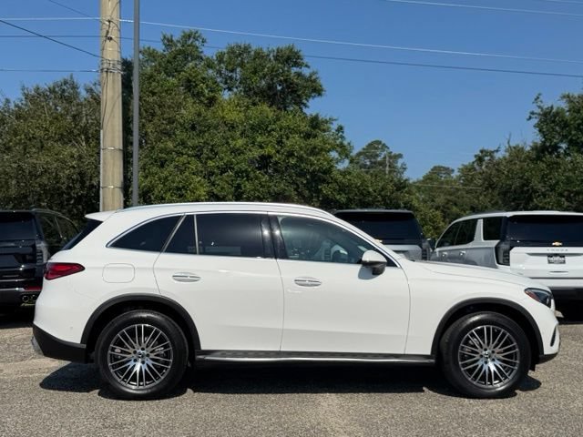 Used 2025 Mercedes-Benz GLC 300 4MATIC image 4