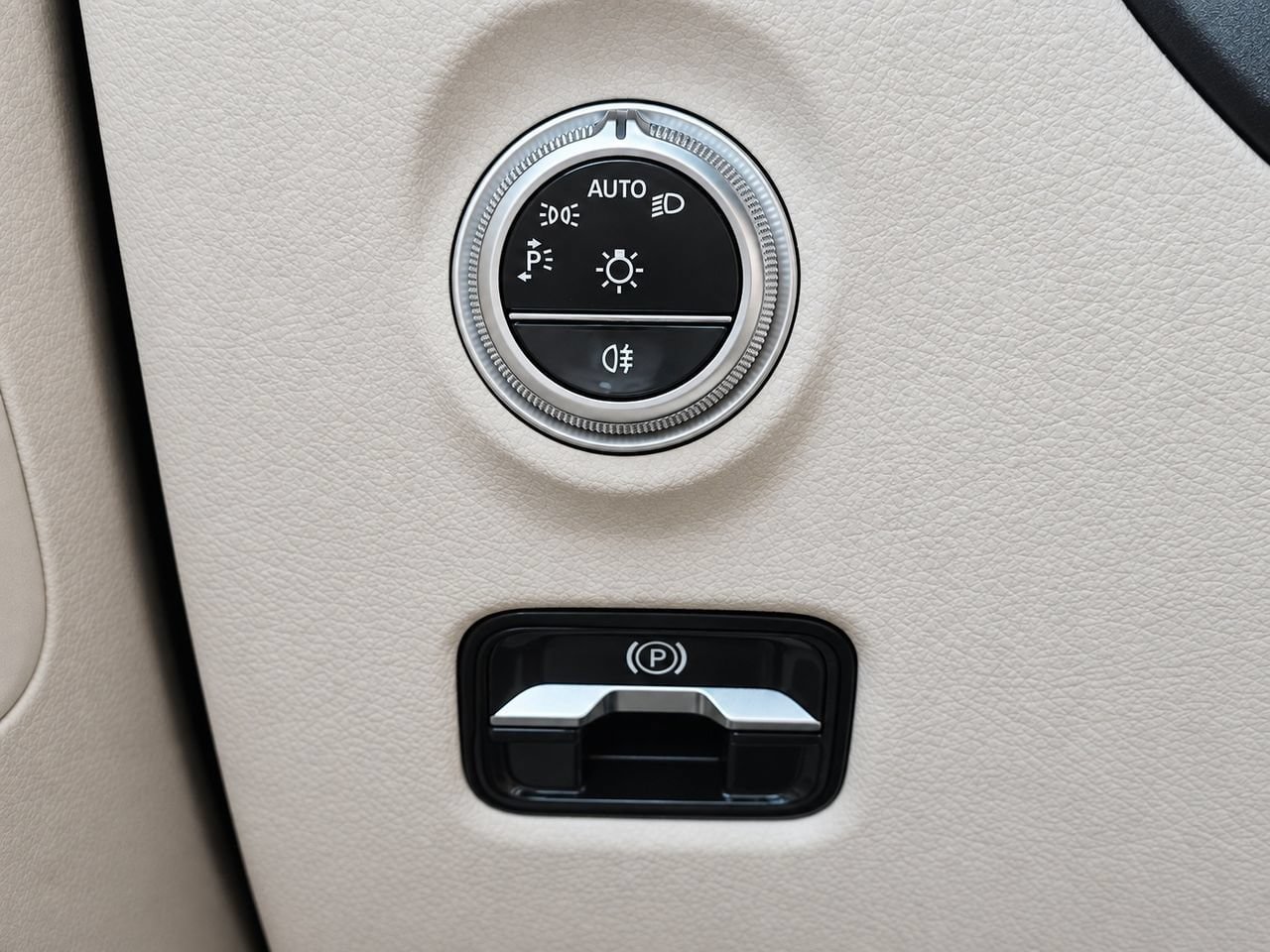 New 2026 Mercedes-Benz C 300 4MATIC Sedan image 23