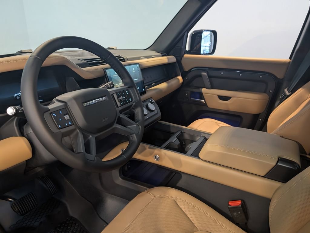 Used 2025 Land Rover Defender 110 X-Dynamic SE image 14