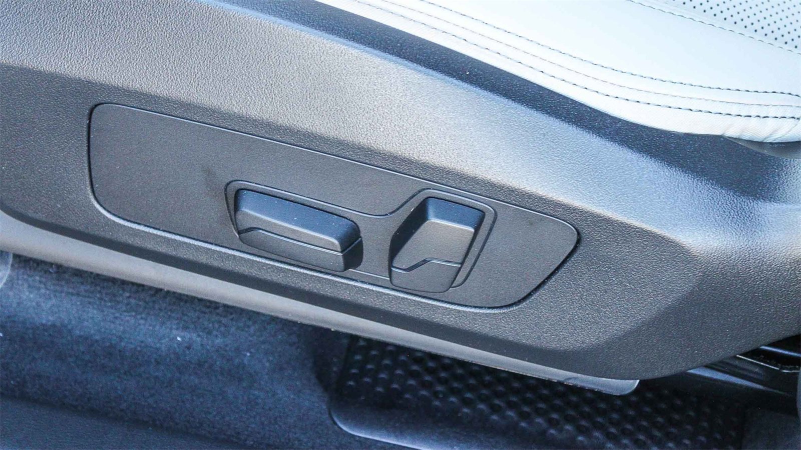 Used 2025 BMW X1 xDrive28i w/ Technology Package image 22