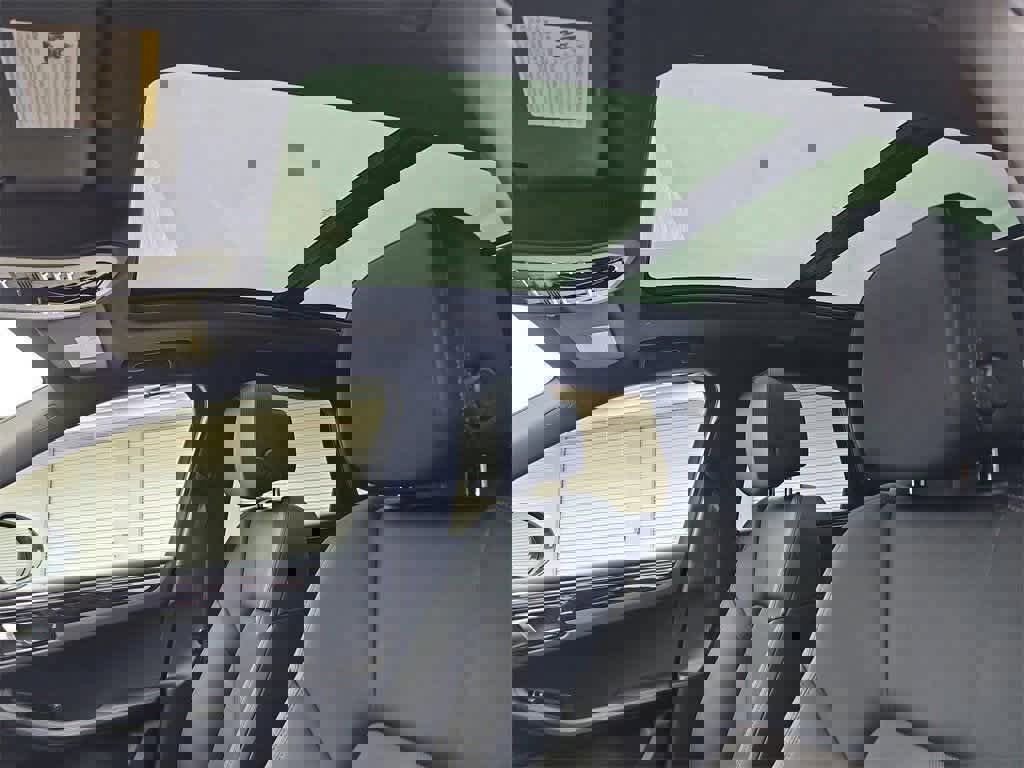 Certified 2025 Porsche Macan image 16