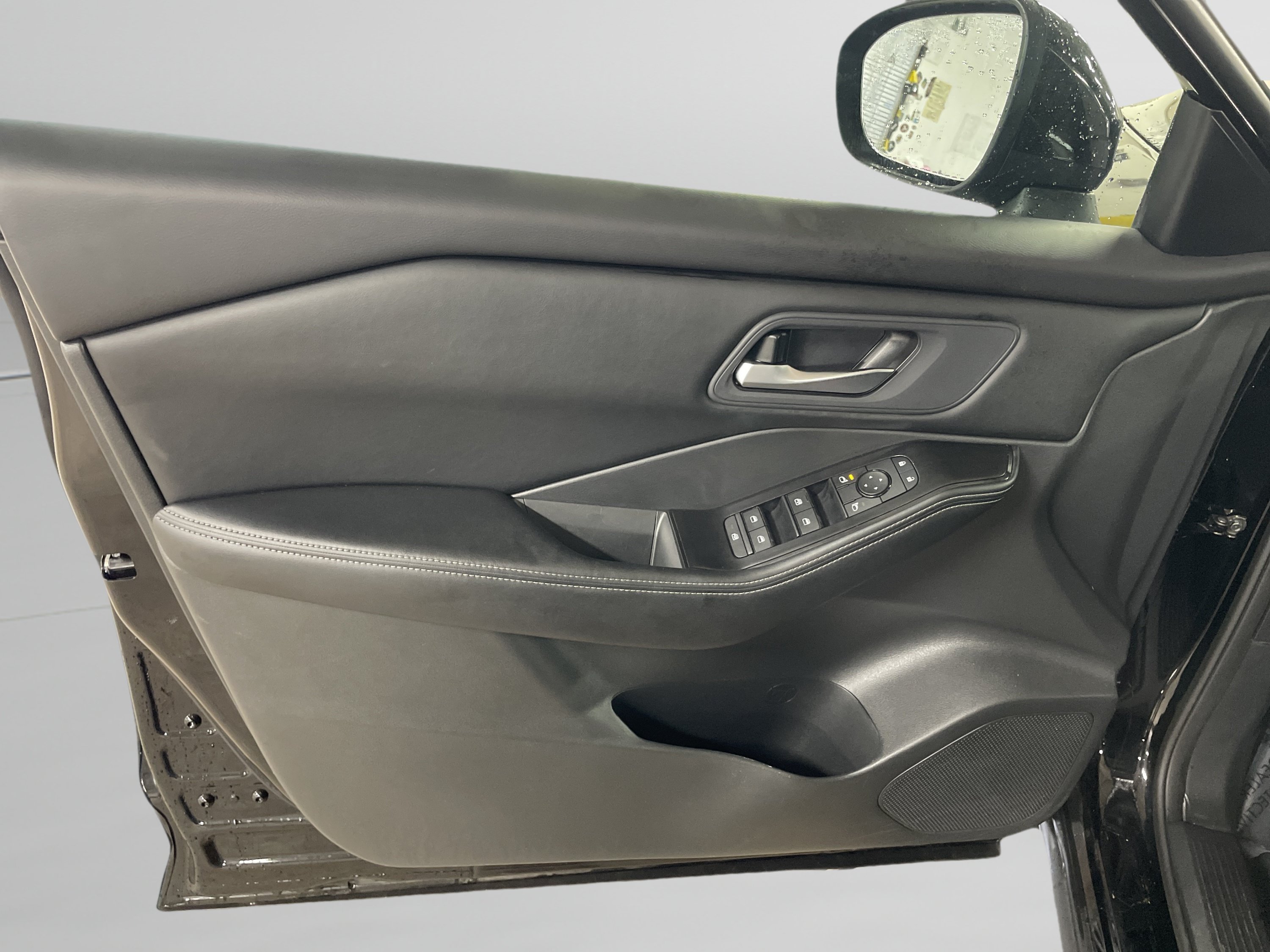 Used 2026 Nissan Rogue SV AWD/4WD image 12