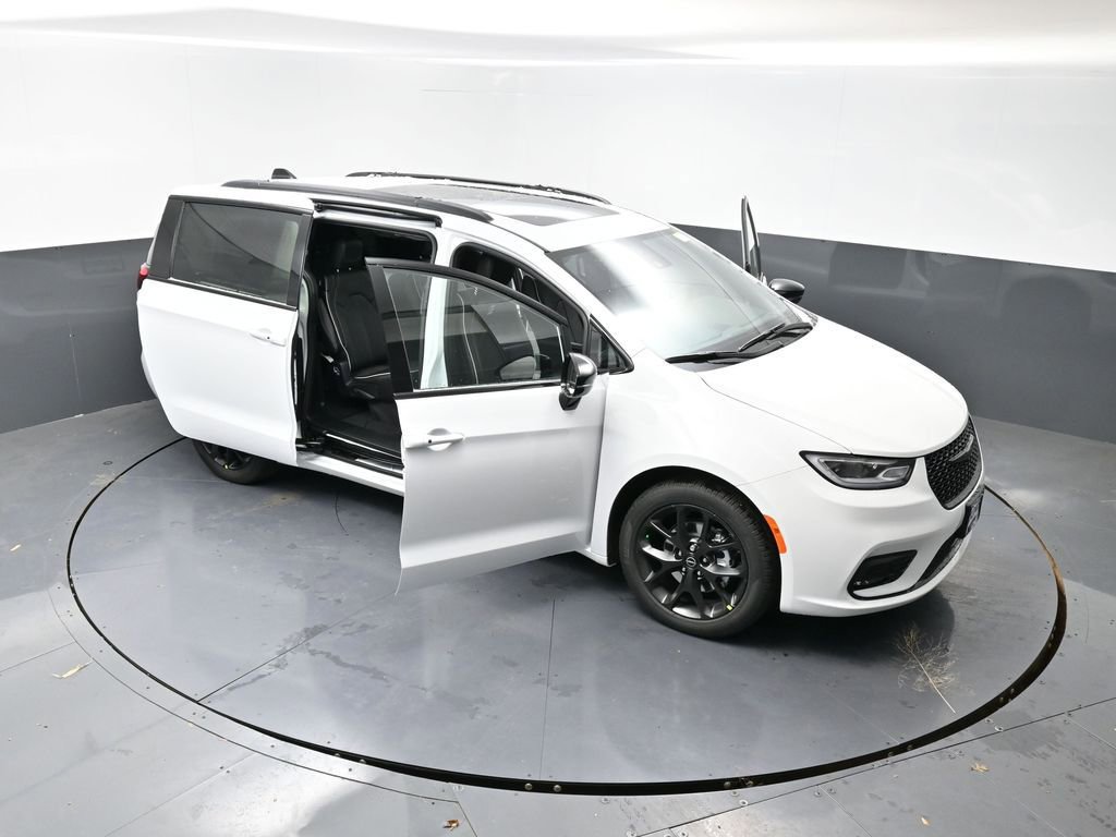 New 2026 Chrysler Pacifica Limited w/ S Appearance Package FWD image 61