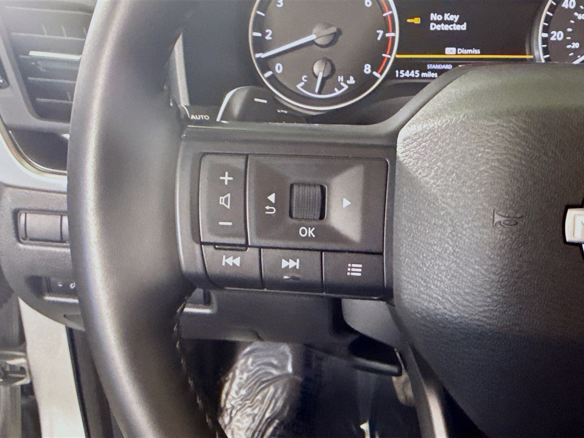 Used 2025 Nissan Rogue SV image 14