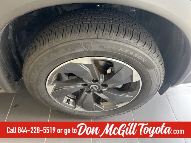 Used 2024 Nissan Rogue SV image 5